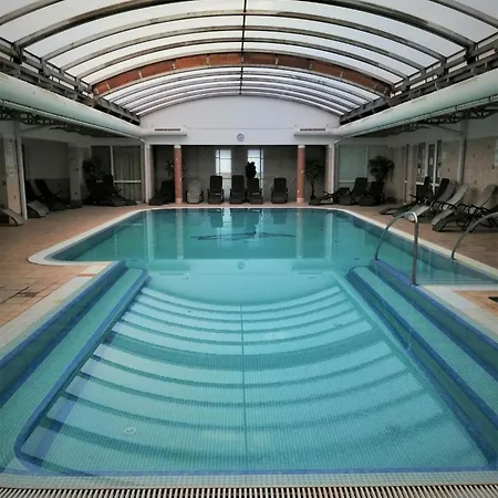 Delfin 아파트호텔 잘라카로쉬